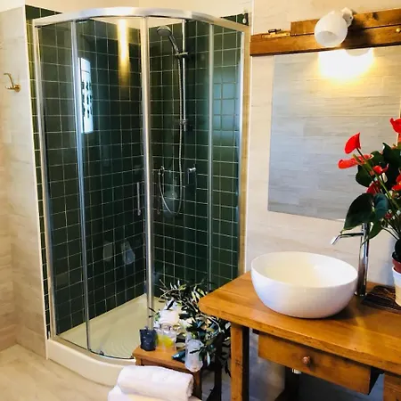 לינה וארוחת בוקר La Casetta Di Giuci