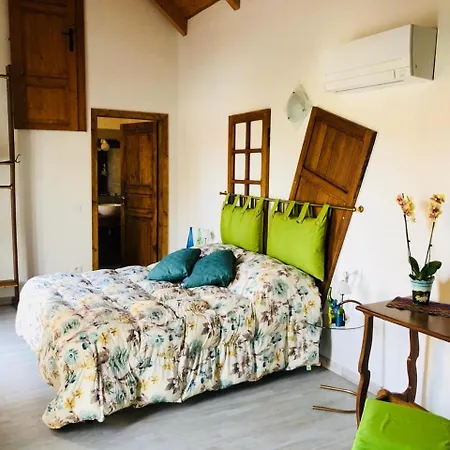 לינה וארוחת בוקר La Casetta Di Giuci