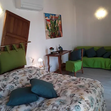 La Casetta Di Giuci לינה וארוחת בוקר אימפריה