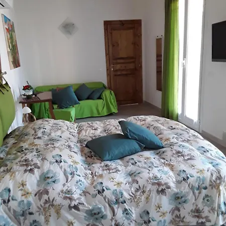 La Casetta Di Giuci Bed & Breakfast 3*